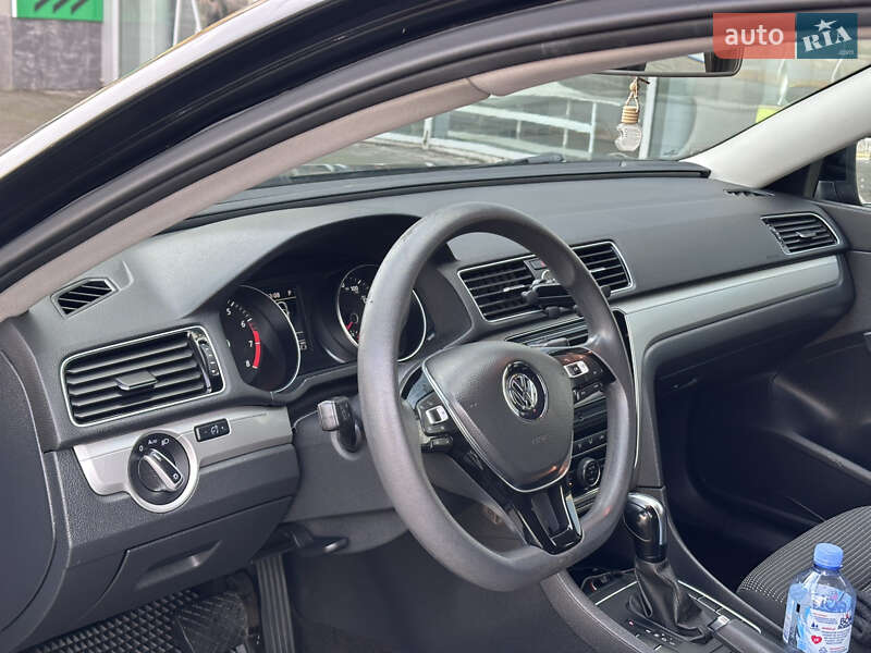 Седан Volkswagen Passat 2016 в Запорожье