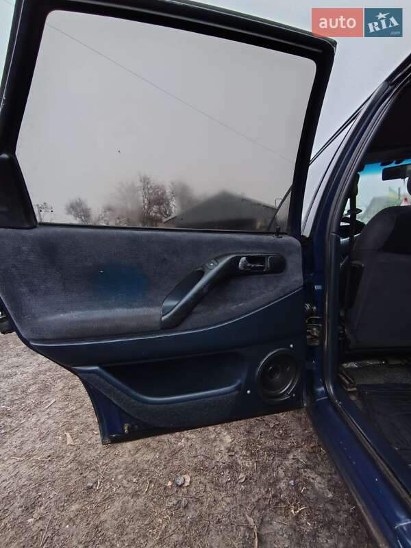 Седан Volkswagen Passat 1996 в Смеле