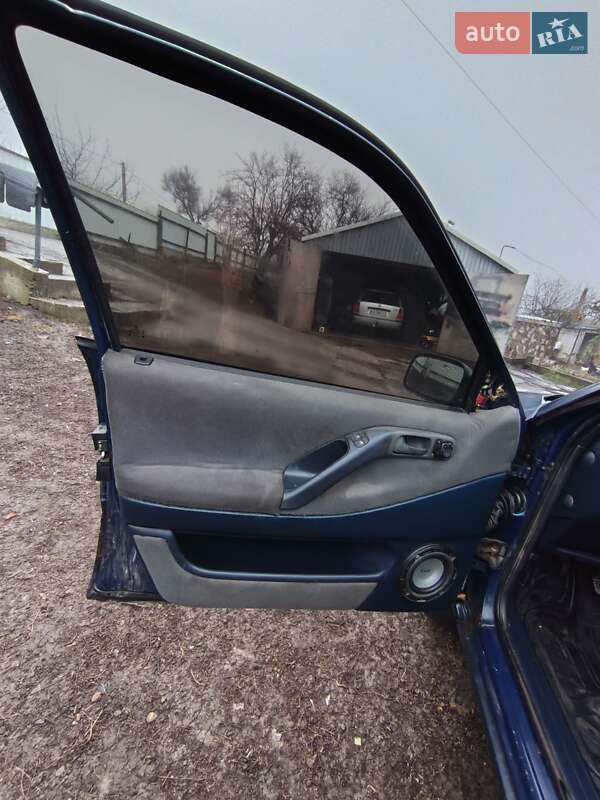 Седан Volkswagen Passat 1996 в Смеле