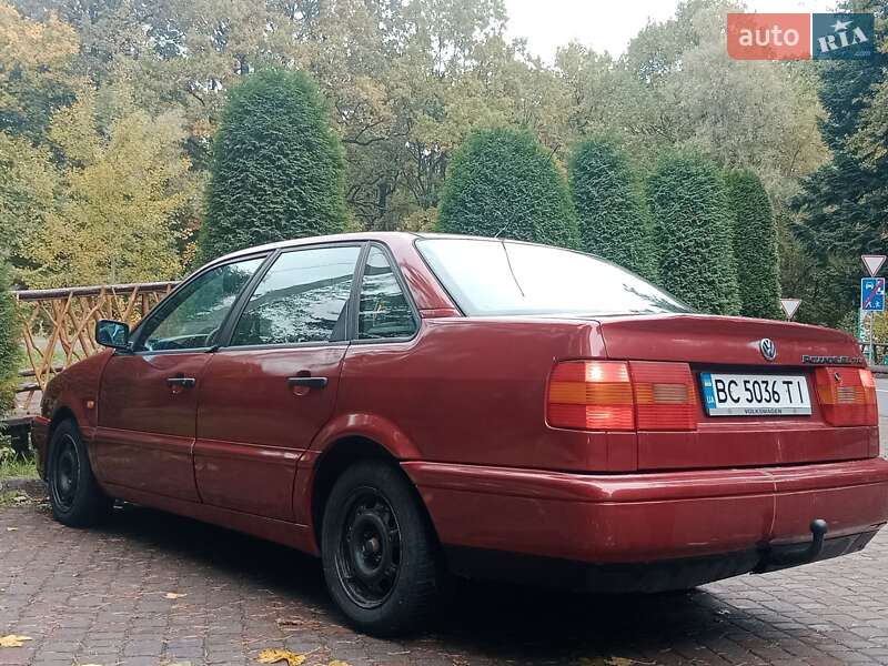 Седан Volkswagen Passat 1995 в Дрогобыче
