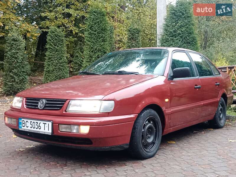 Седан Volkswagen Passat 1995 в Дрогобыче