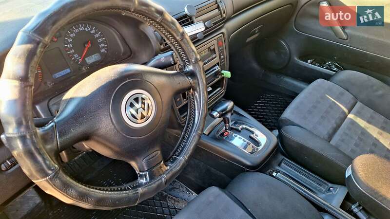 Седан Volkswagen Passat 2000 в Емильчине