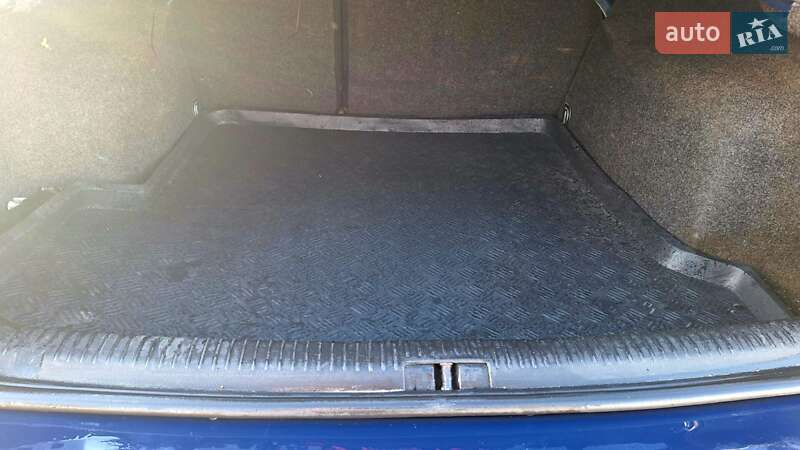 Седан Volkswagen Passat 2000 в Емильчине