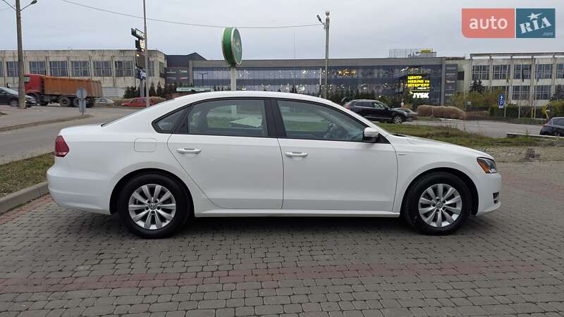 Седан Volkswagen Passat 2015 в Ивано-Франковске