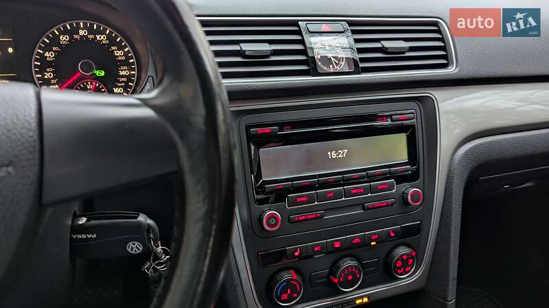 Седан Volkswagen Passat 2015 в Ивано-Франковске