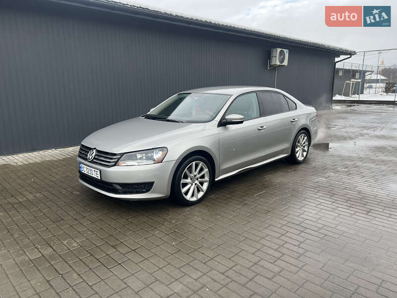 Седан Volkswagen Passat 2012 в Львові