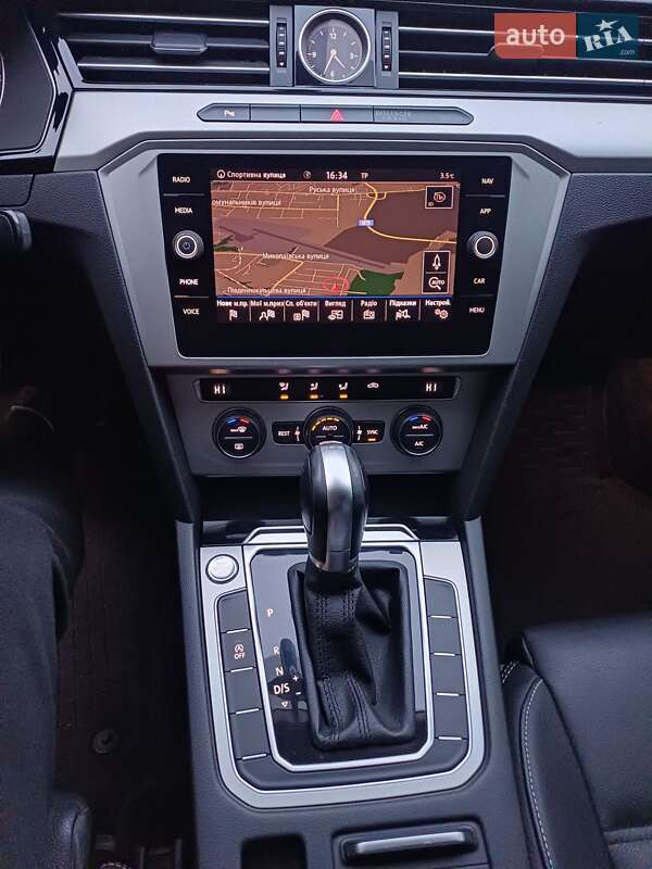 Седан Volkswagen Passat 2018 в Чернівцях