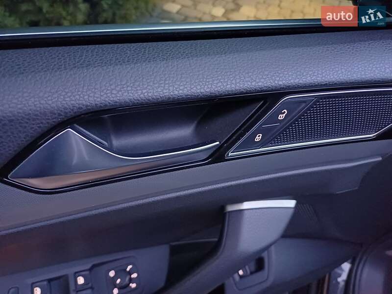 Седан Volkswagen Passat 2018 в Чернівцях