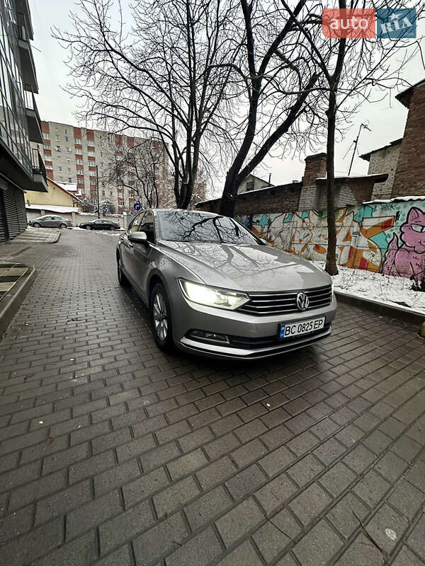 Седан Volkswagen Passat 2016 в Львове