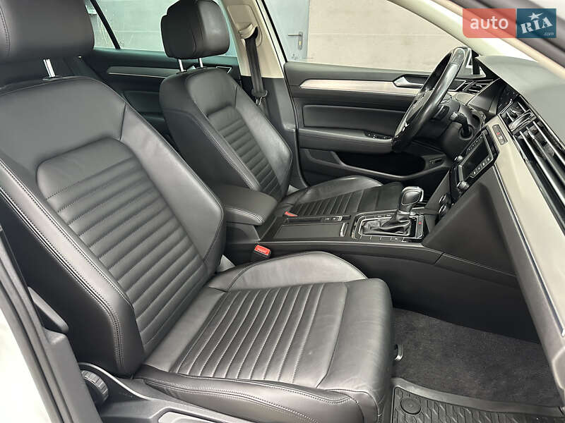 Универсал Volkswagen Passat 2017 в Львове