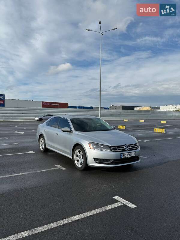 Седан Volkswagen Passat 2012 в Львове