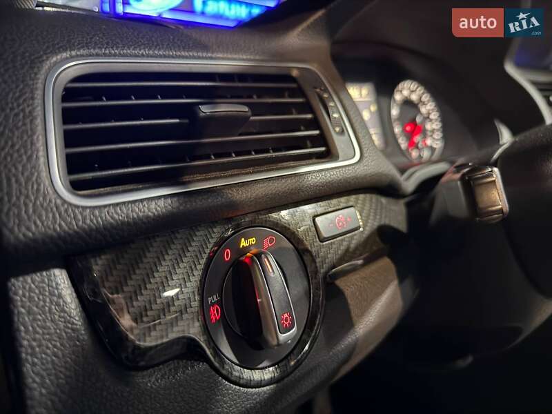 Седан Volkswagen Passat 2015 в Днепре