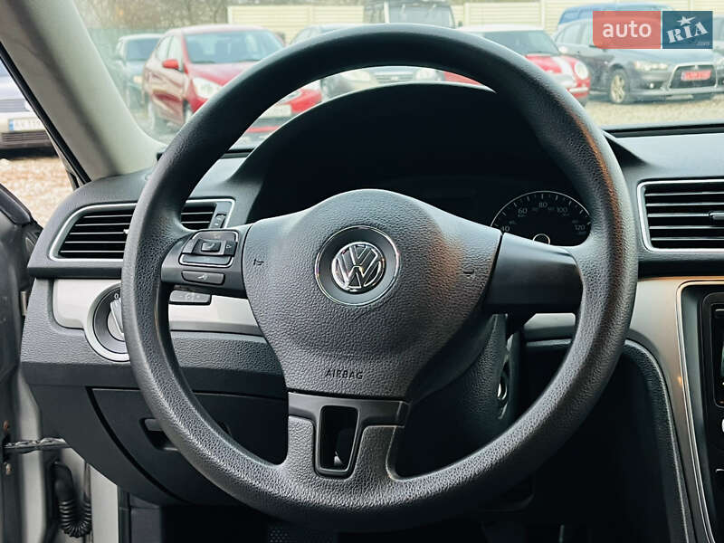 Седан Volkswagen Passat 2012 в Харькове