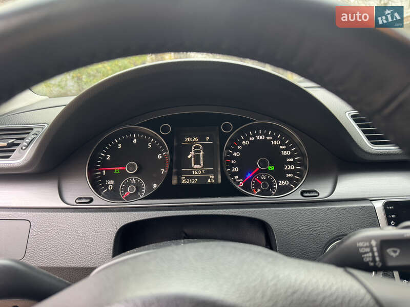 Универсал Volkswagen Passat 2011 в Одессе