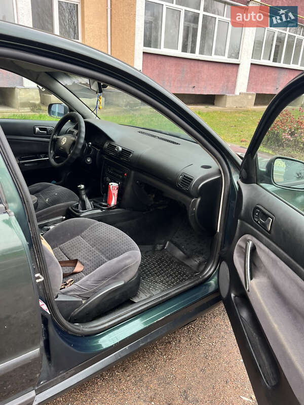 Седан Volkswagen Passat 1998 в Овручі