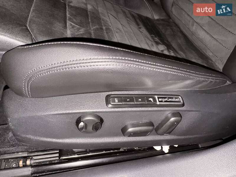 Универсал Volkswagen Passat 2018 в Киеве