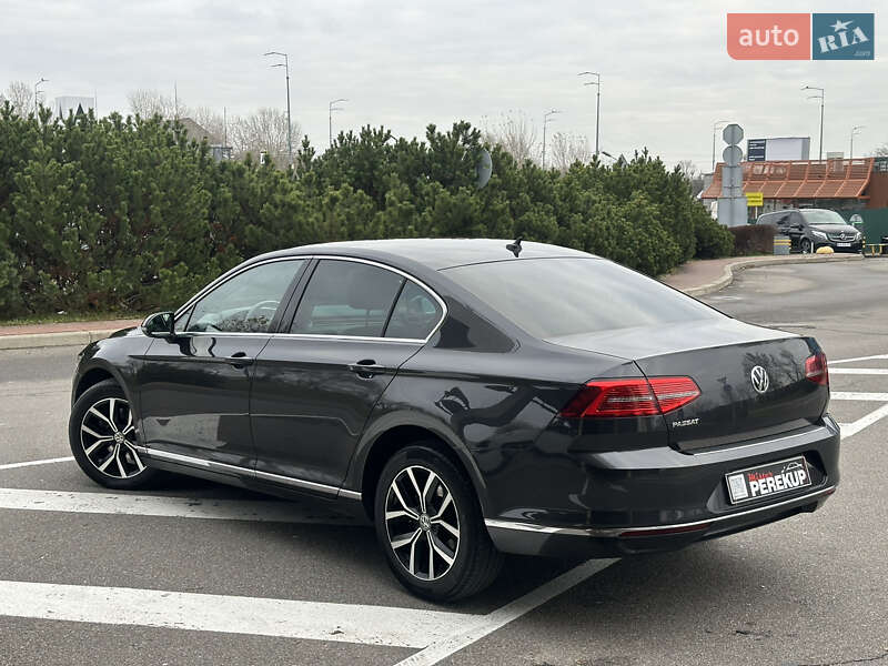 Седан Volkswagen Passat 2018 в Киеве