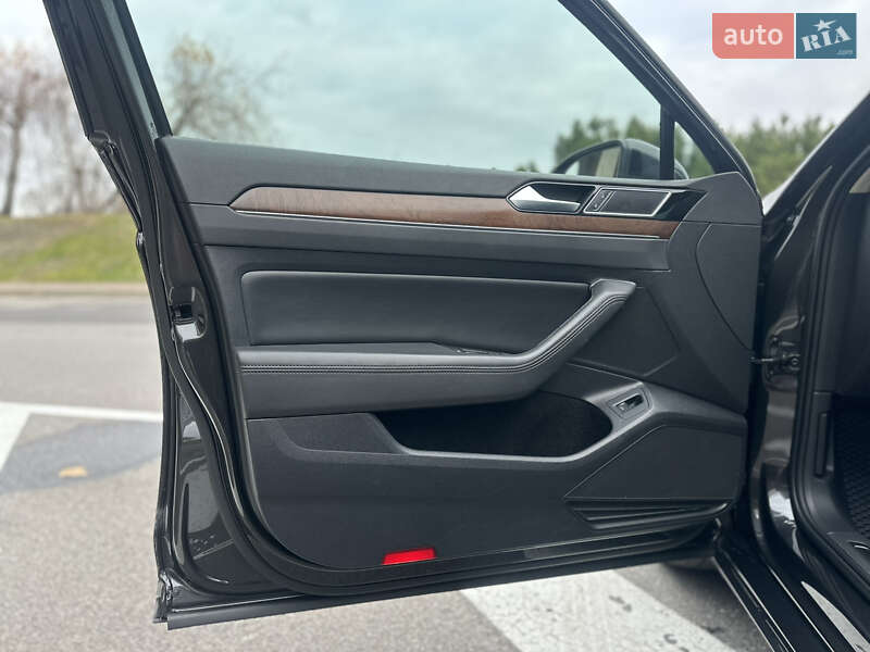 Седан Volkswagen Passat 2018 в Киеве