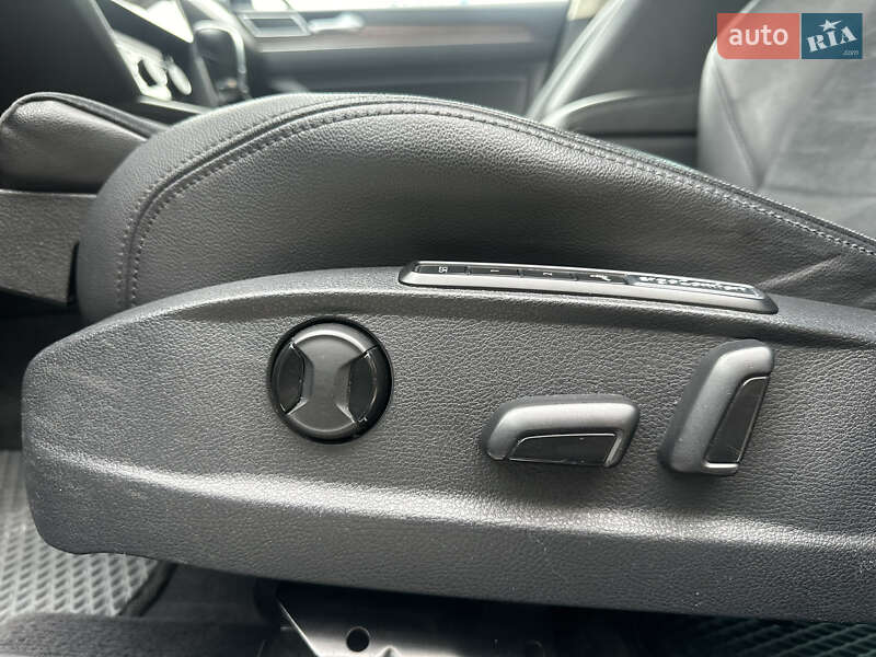 Седан Volkswagen Passat 2018 в Киеве