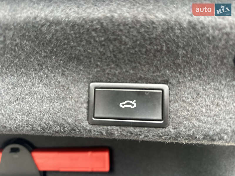 Седан Volkswagen Passat 2018 в Киеве