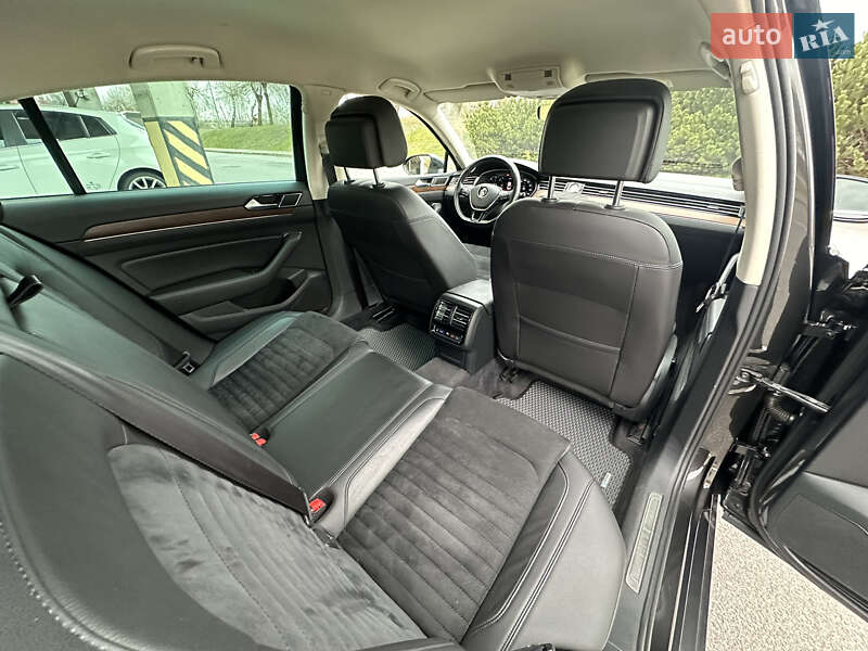 Седан Volkswagen Passat 2018 в Киеве