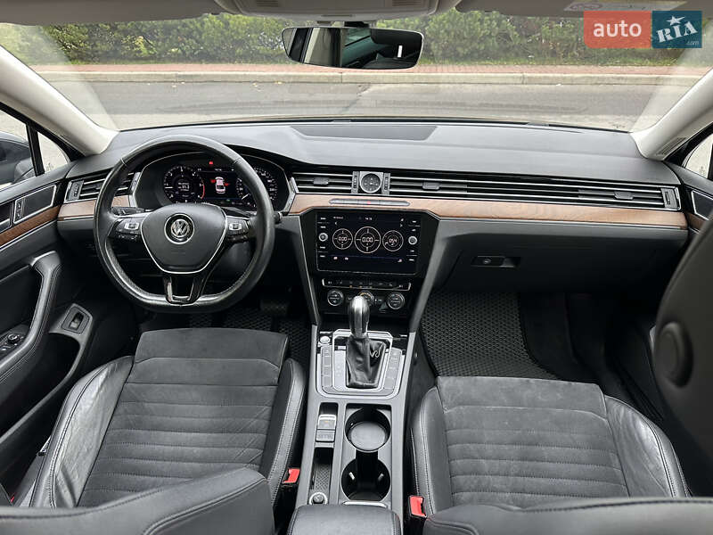 Седан Volkswagen Passat 2018 в Киеве