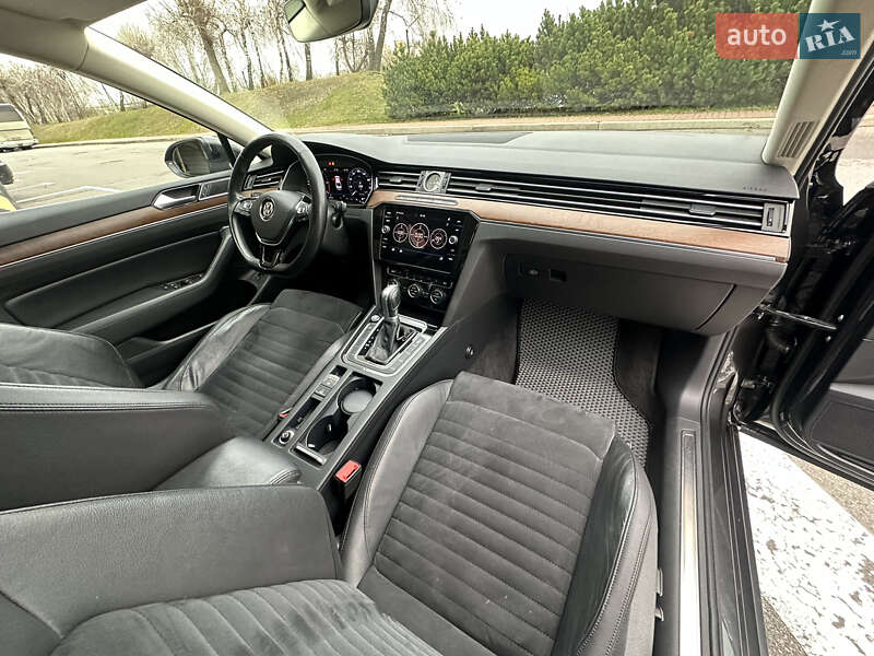 Седан Volkswagen Passat 2018 в Киеве