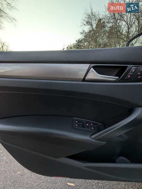 Седан Volkswagen Passat 2015 в Полтаве