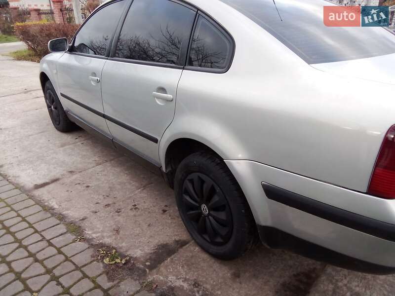 Седан Volkswagen Passat 1998 в Вараше