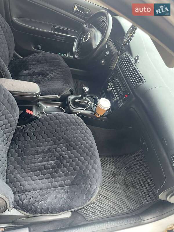 Седан Volkswagen Passat 1999 в Києві