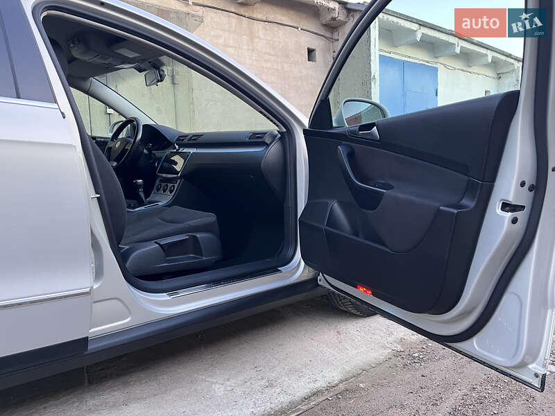 Седан Volkswagen Passat 2010 в Южноукраинске