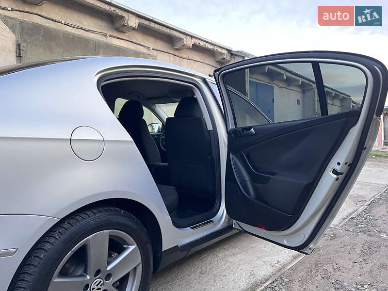 Седан Volkswagen Passat 2010 в Южноукраинске