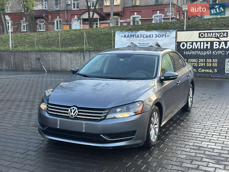 Седан Volkswagen Passat 2012 в Днепре