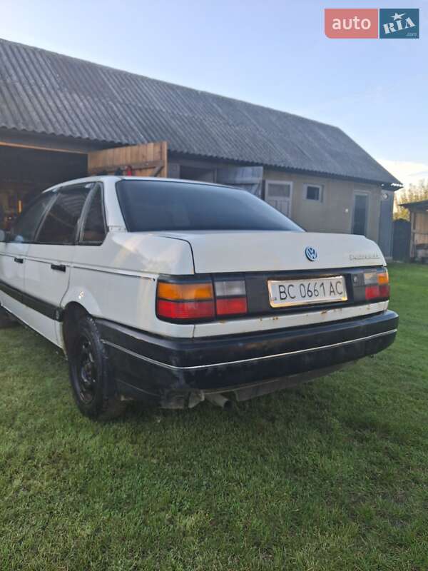 Седан Volkswagen Passat 1989 в Дрогобыче