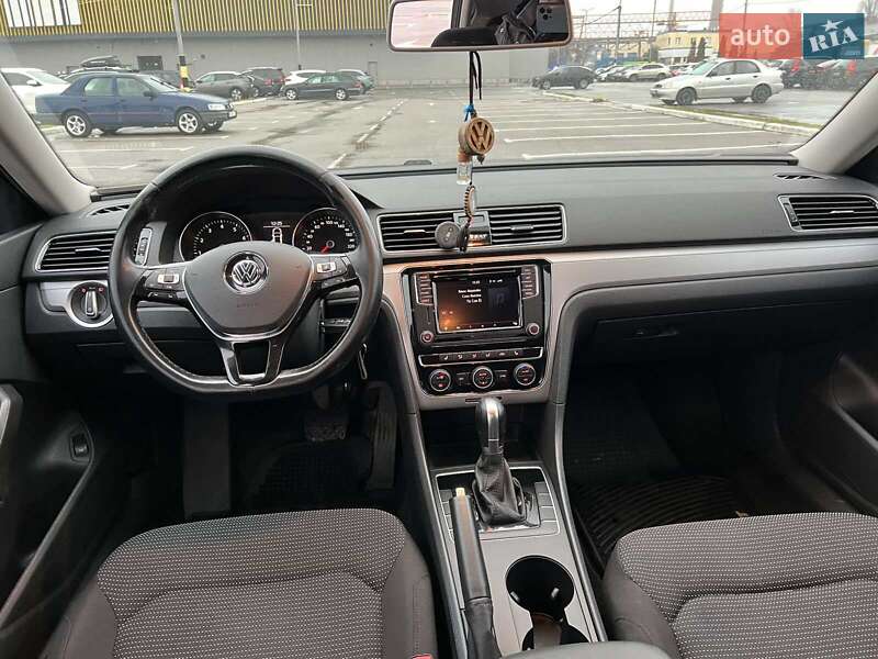 Седан Volkswagen Passat 2017 в Киеве