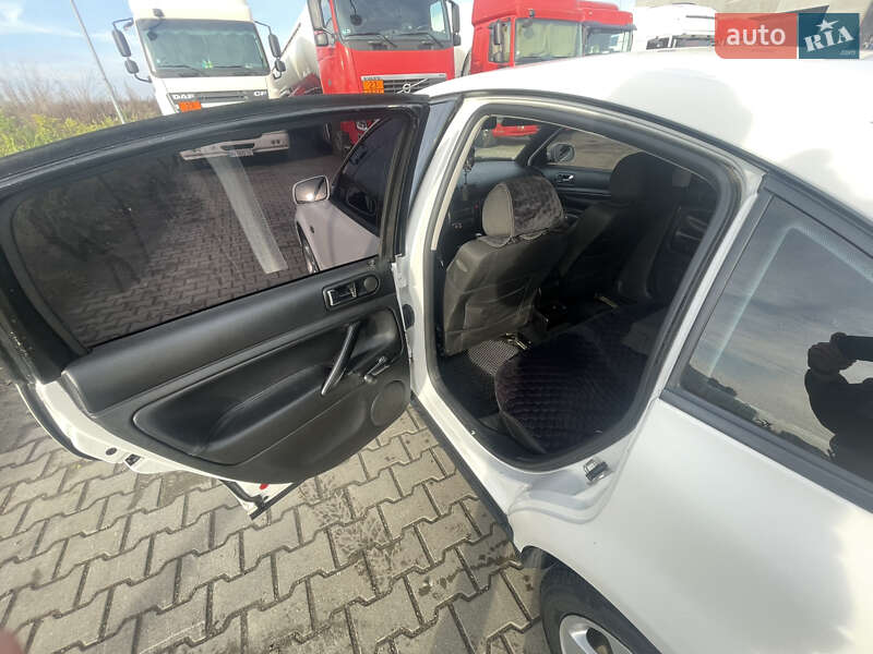 Седан Volkswagen Passat 1999 в Києві