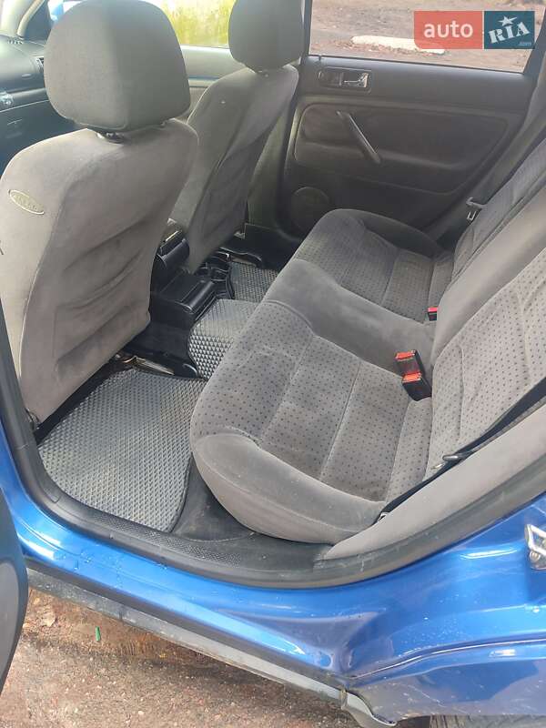 Седан Volkswagen Passat 1998 в Киеве