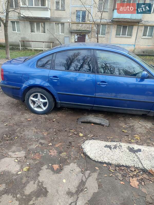 Седан Volkswagen Passat 1998 в Киеве