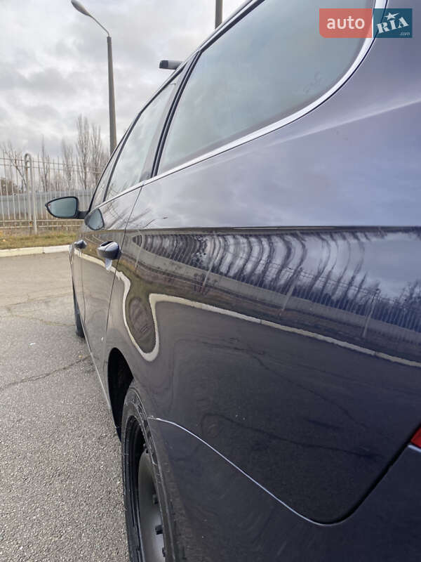 Универсал Volkswagen Passat 2012 в Киеве