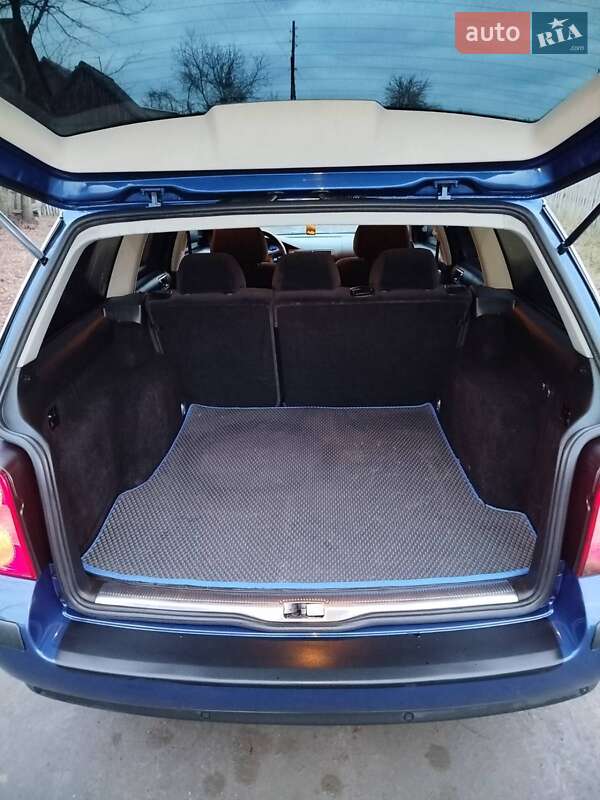 Универсал Volkswagen Passat 2003 в Житомире