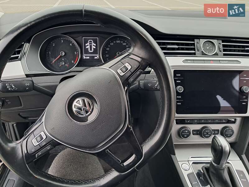 Универсал Volkswagen Passat 2018 в Нововолынске