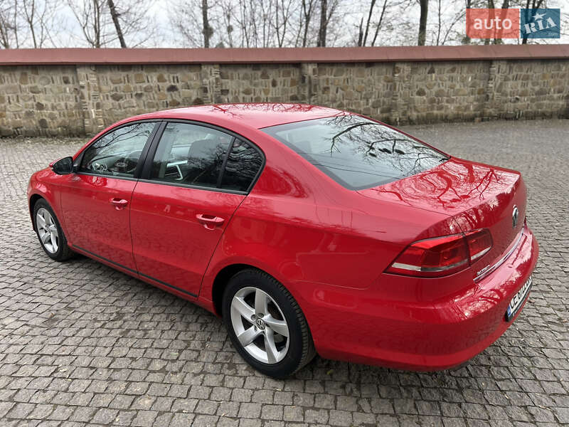Седан Volkswagen Passat 2013 в Черновцах