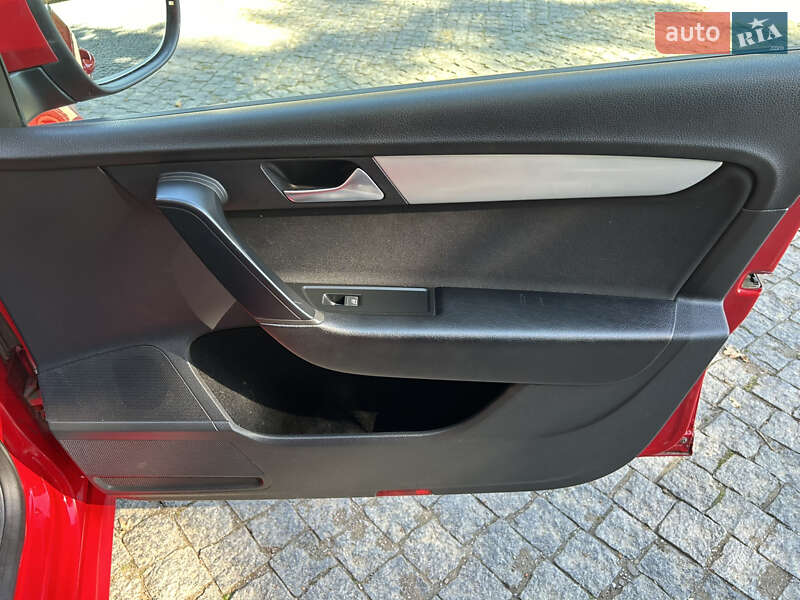 Седан Volkswagen Passat 2013 в Черновцах