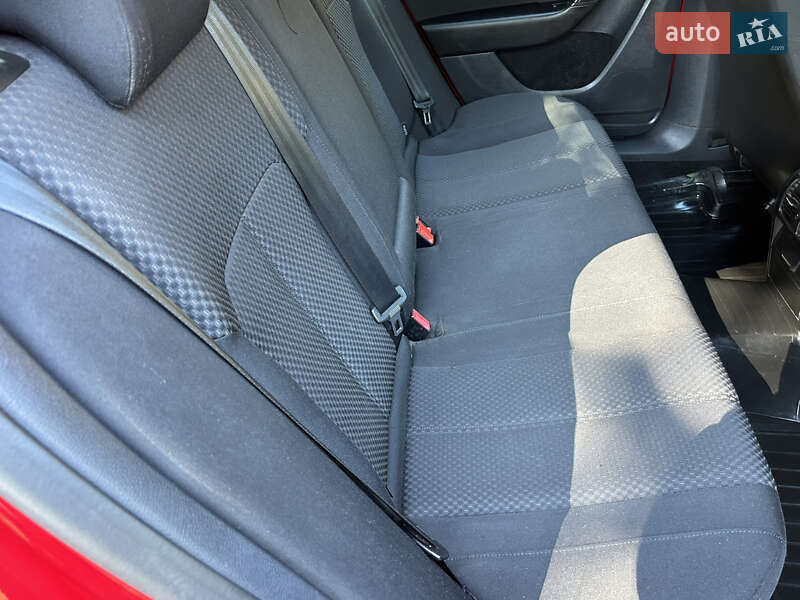 Седан Volkswagen Passat 2013 в Черновцах