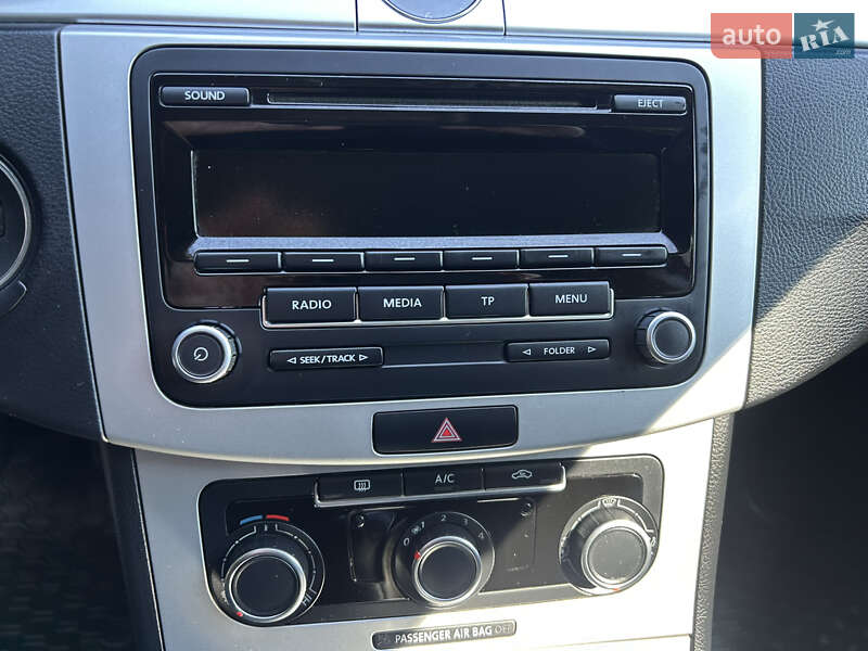 Седан Volkswagen Passat 2013 в Черновцах