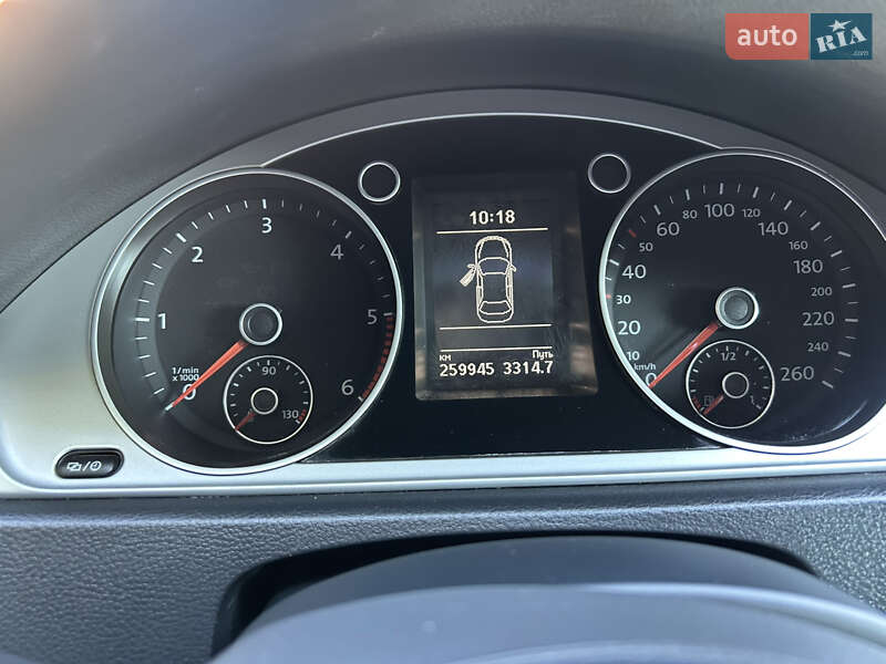 Седан Volkswagen Passat 2013 в Черновцах