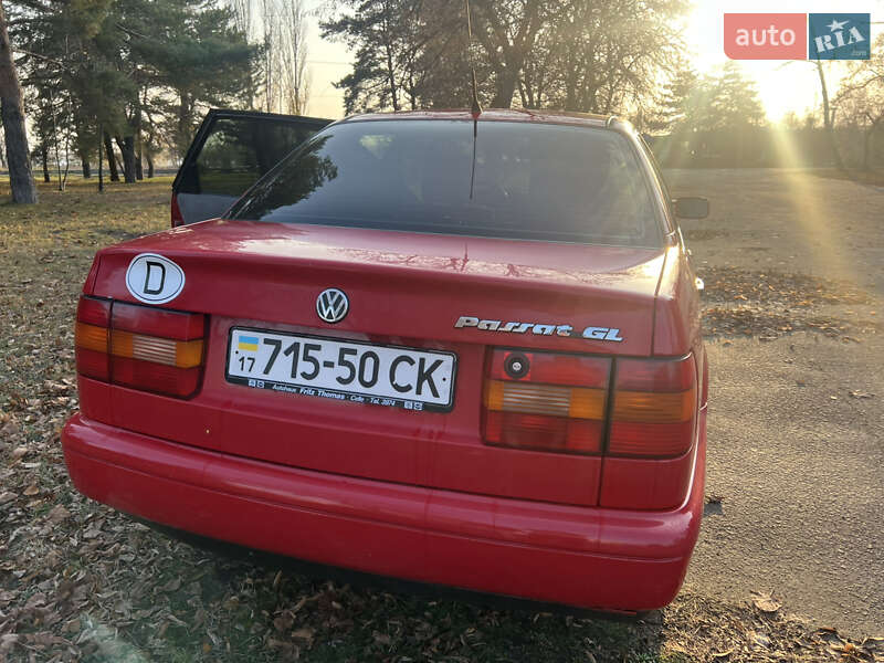 Седан Volkswagen Passat 1994 в Горішніх Плавнях