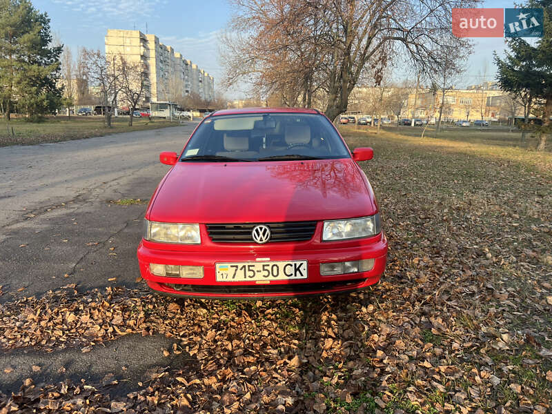 Седан Volkswagen Passat 1994 в Горішніх Плавнях