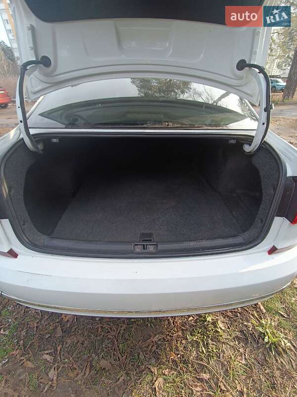 Седан Volkswagen Passat 2016 в Киеве