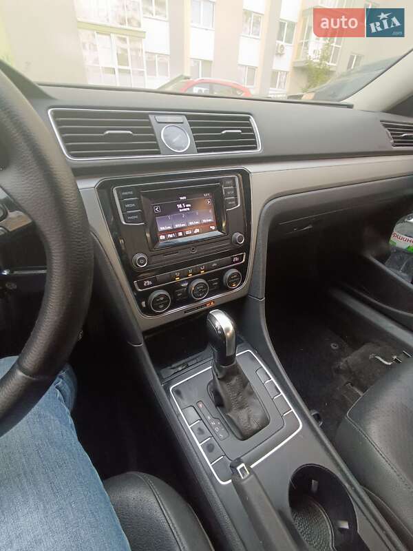 Седан Volkswagen Passat 2016 в Киеве